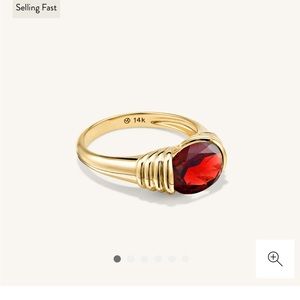 Mejuri Heirloom Ring Garnet